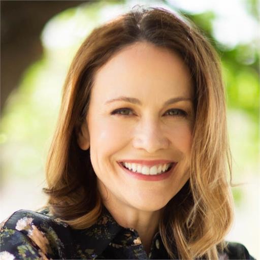 Headshot of Mairi Leining